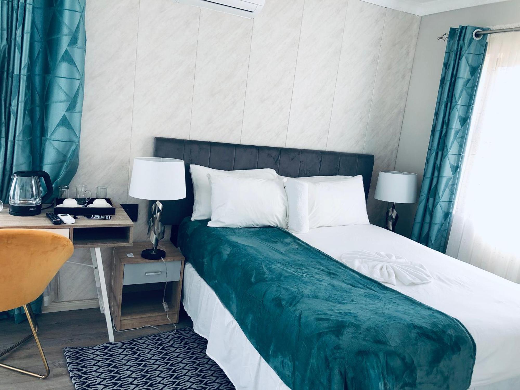 Gabz Airport Inn Габороне Экстерьер фото